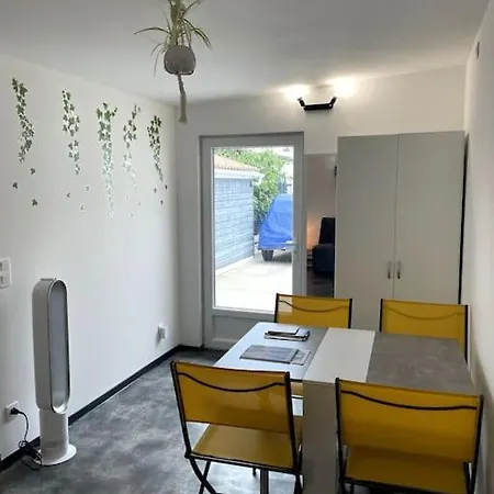 De 25m Carre Refait A Neuf, Proche Tram B Et Fac * Pessac