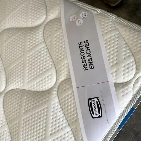 Διαμέρισμα De 25m Carre Refait A Neuf, Proche Tram B Et Fac *