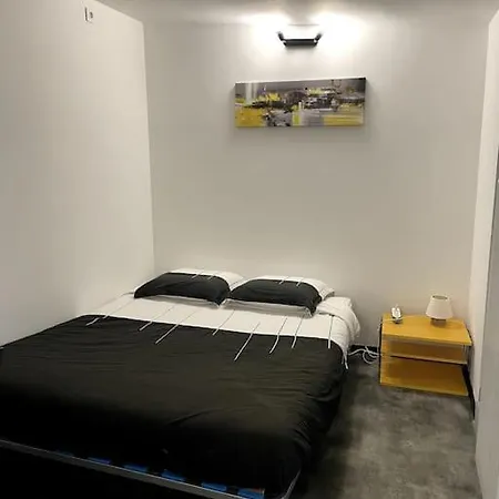 Apartment De 25m Carre Refait A Neuf, Proche Tram B Et Fac