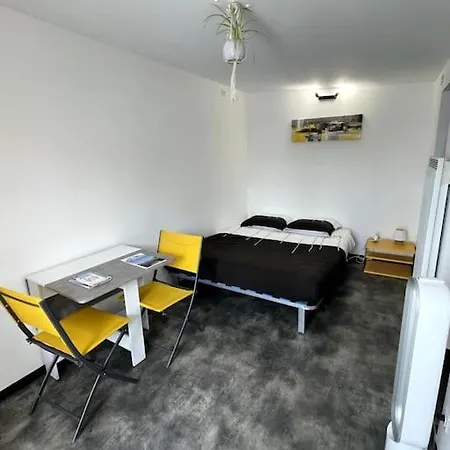 De 25m Carre Refait A Neuf, Proche Tram B Et Fac