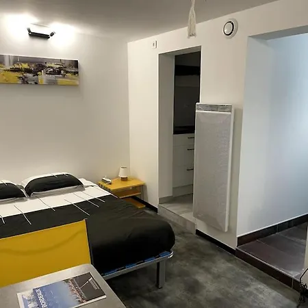 De 25m Carre Refait A Neuf, Proche Tram B Et Fac Διαμέρισμα