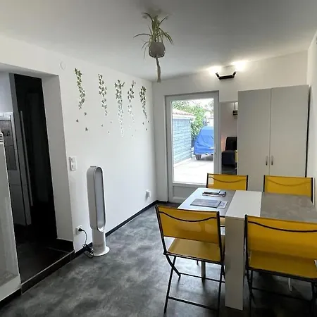 De 25m Carre Refait A Neuf, Proche Tram B Et Fac Διαμέρισμα