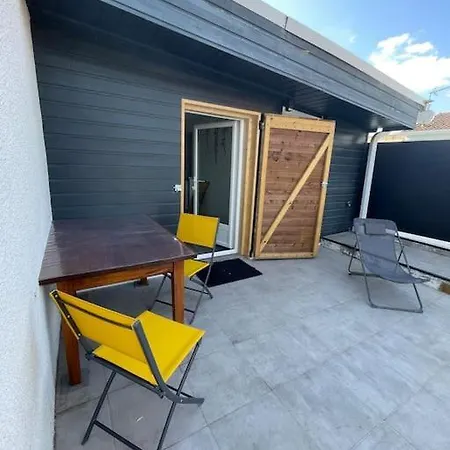 De 25m Carre Refait A Neuf, Proche Tram B Et Fac