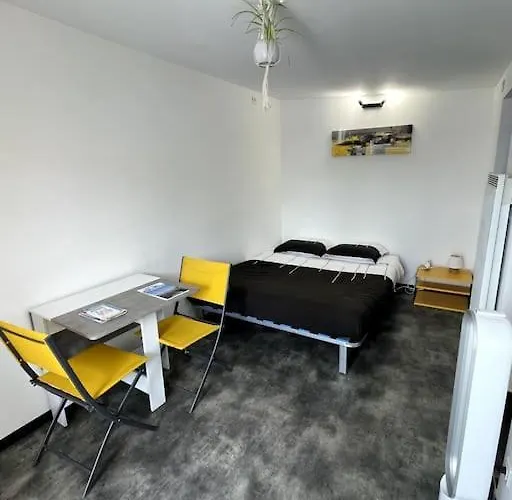 De 25m Carre Refait A Neuf, Proche Tram B Et Fac