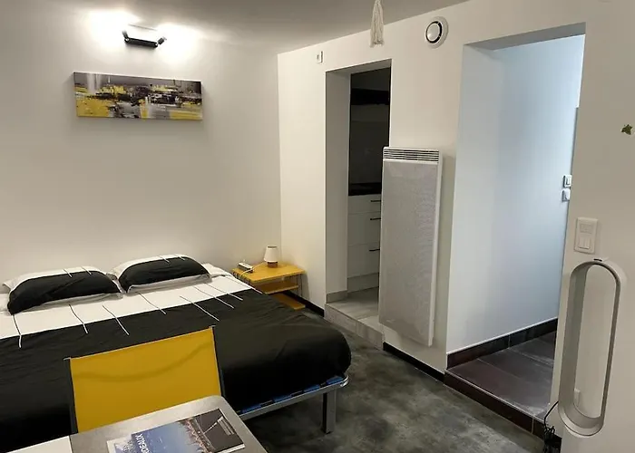 De 25m Carre Refait A Neuf, Proche Tram B Et Fac Apartament