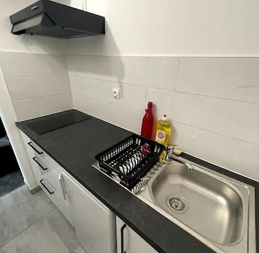 Apartament De 25m Carre Refait A Neuf, Proche Tram B Et Fac *